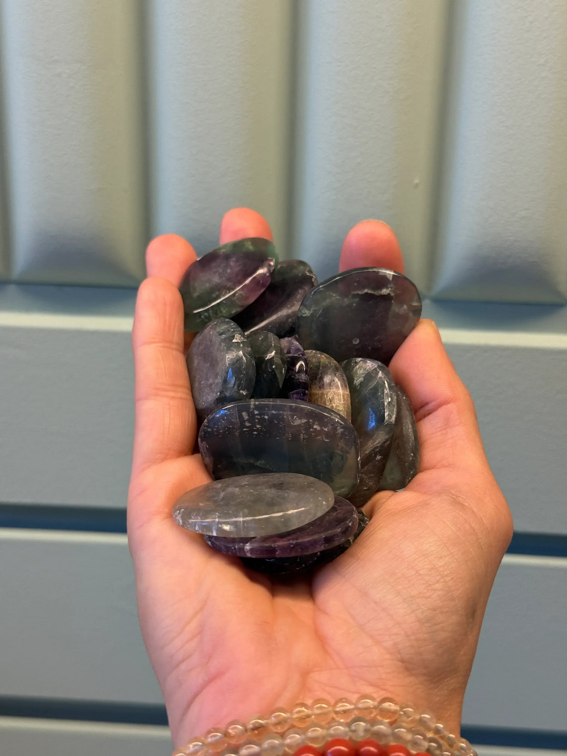 Rodado Plano de Fluorita Multicolor - La Quinta Vidal