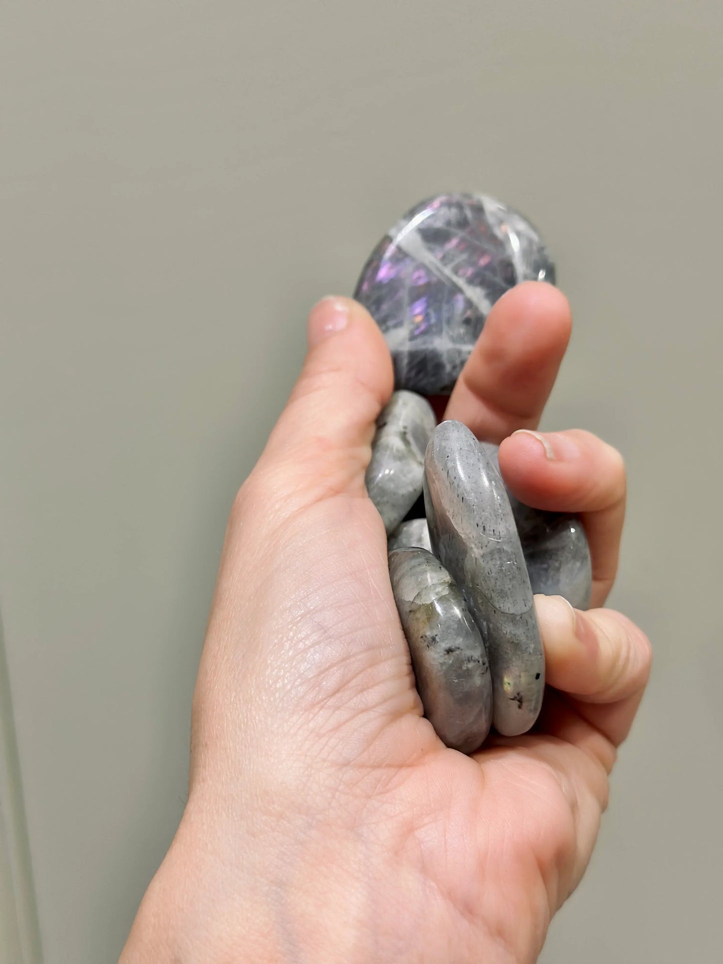 Rodado Plano de Labradorita Violeta - La Quinta Vidal