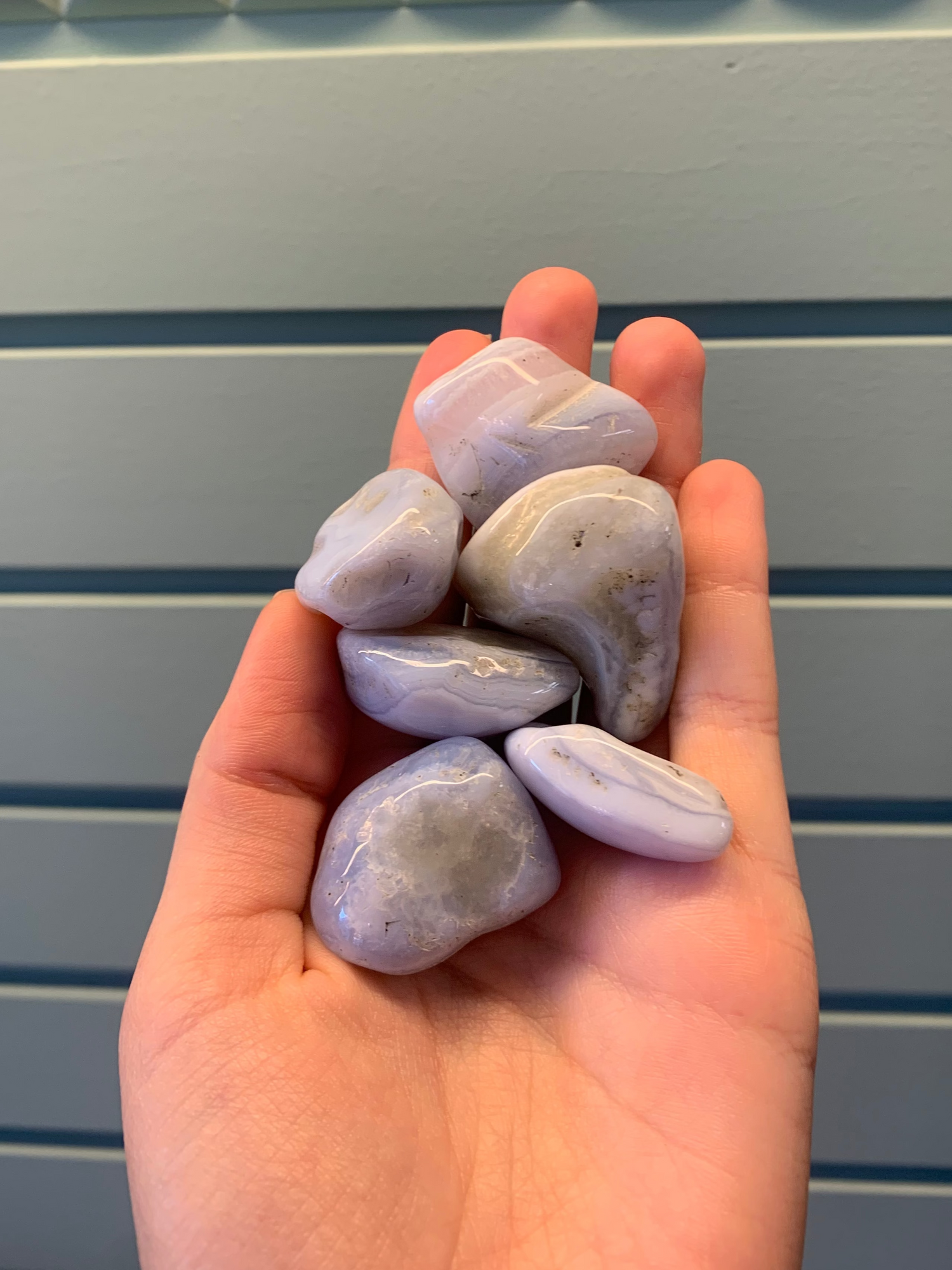 Rodado de ágata azul bandeada