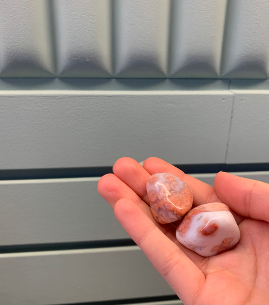 Rodado de mineral de ágata de venas de dragón