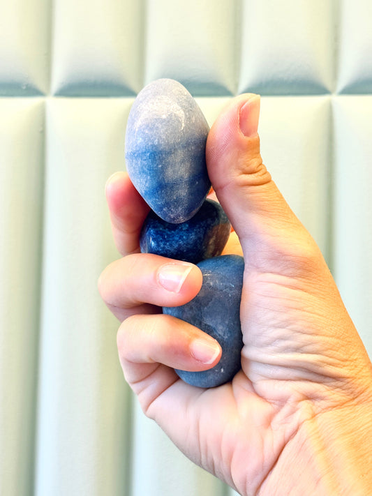 Rodado de mineral de aventurina azul 