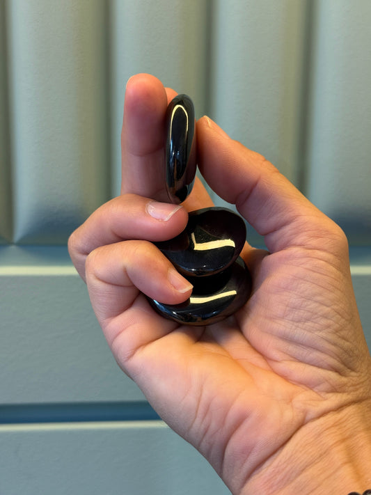 Rodado de mineral de azabache