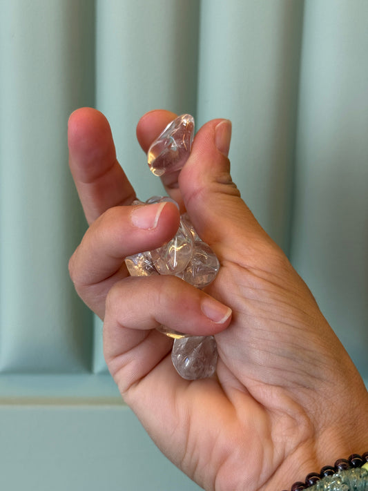 Rodado de mineral cuarzo cristal