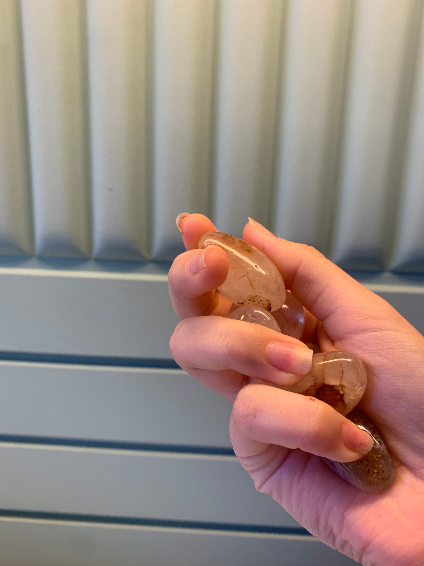 Rodado de mineral de golde healer o cuarzo hematoide