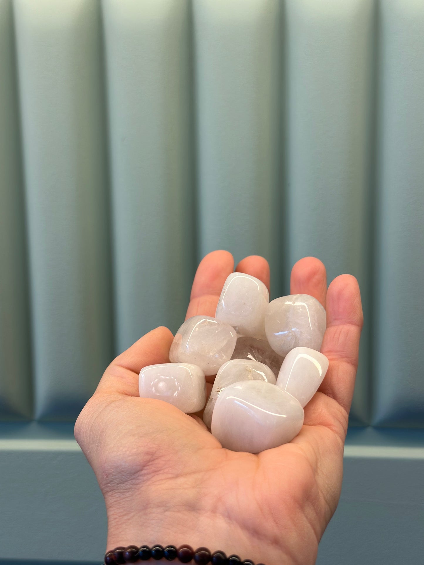 Rodado de mineral de jade blanco