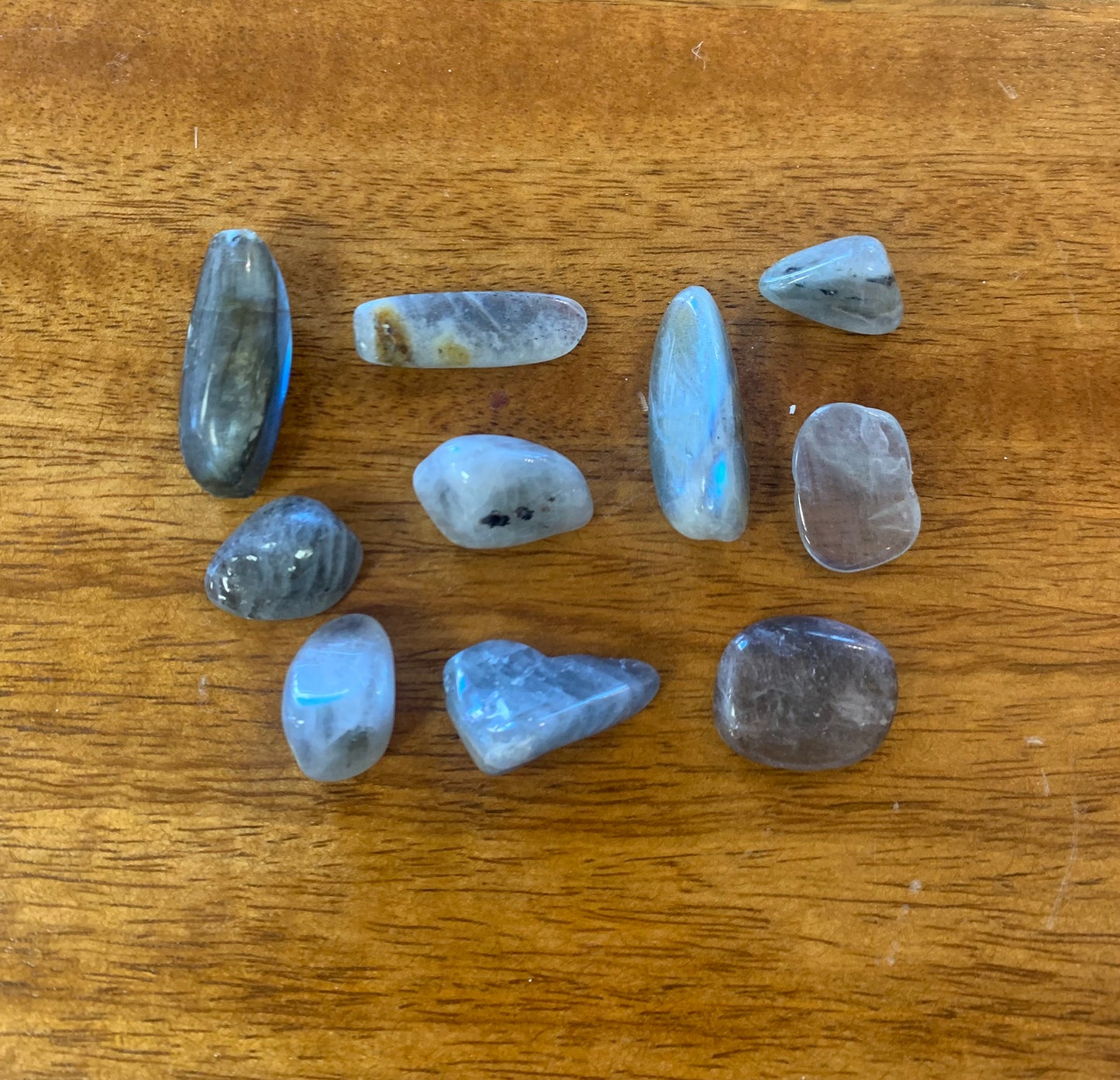 Rodado de mineral de labradorita