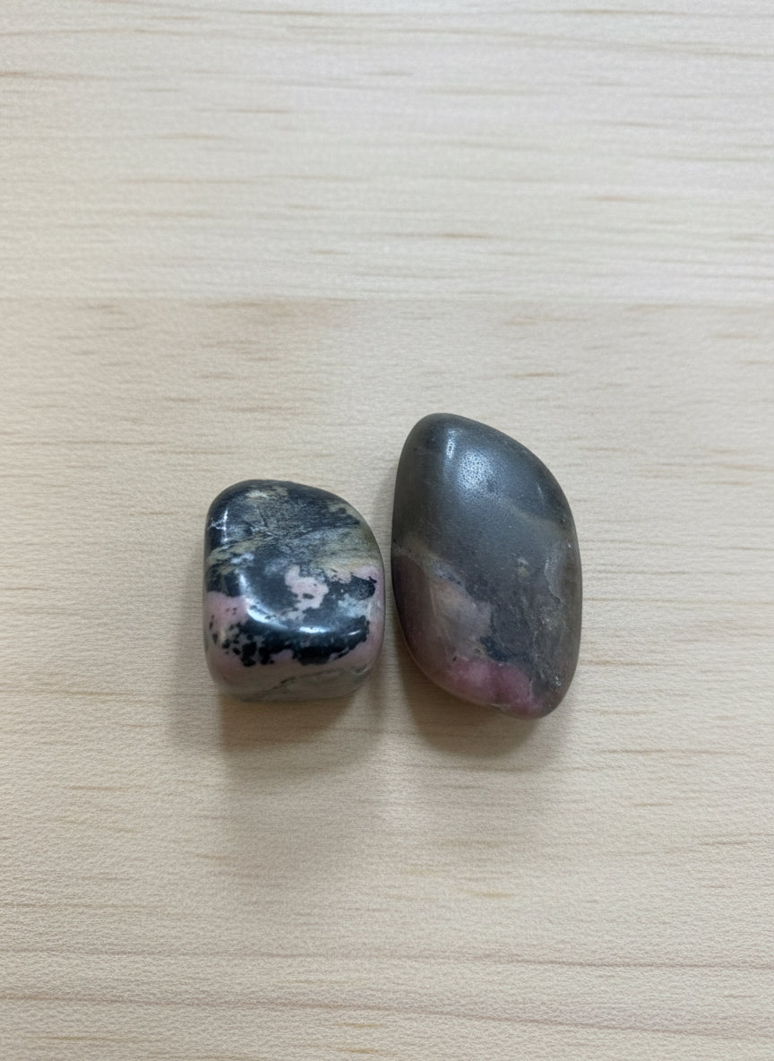 Rodado de mineral de rodonita