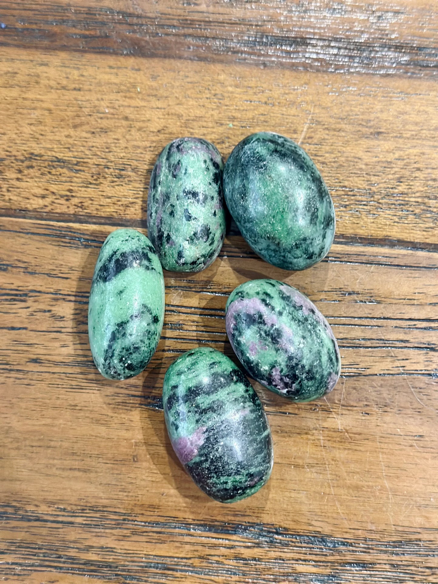 Rodado de Rubí con Zoisita - La Quinta Vidal