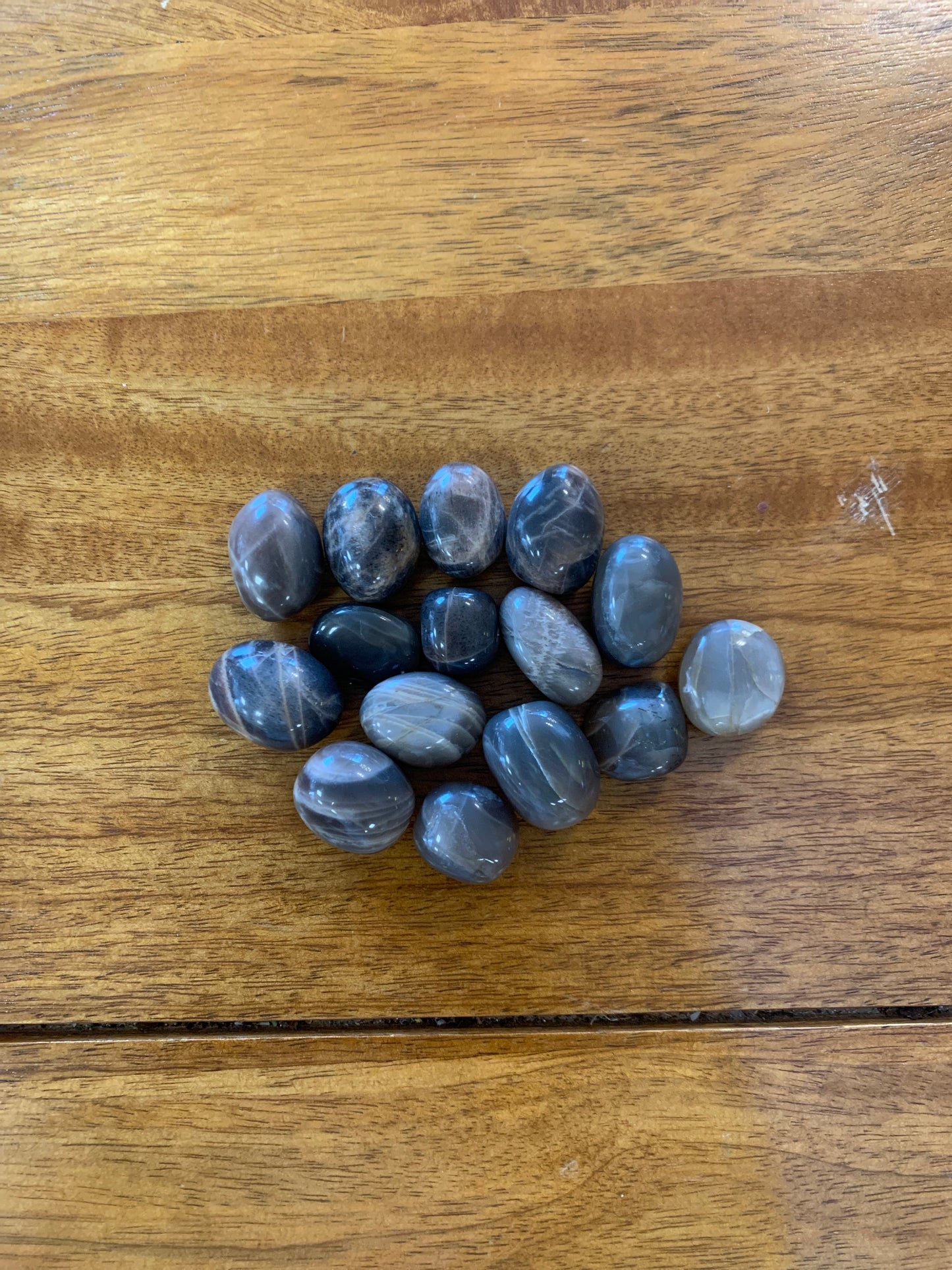 Rodado de mineral  piedra luna negra